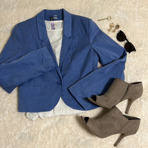 H&M Jackets & Blazers - H&M light blue cropped blazer size 10